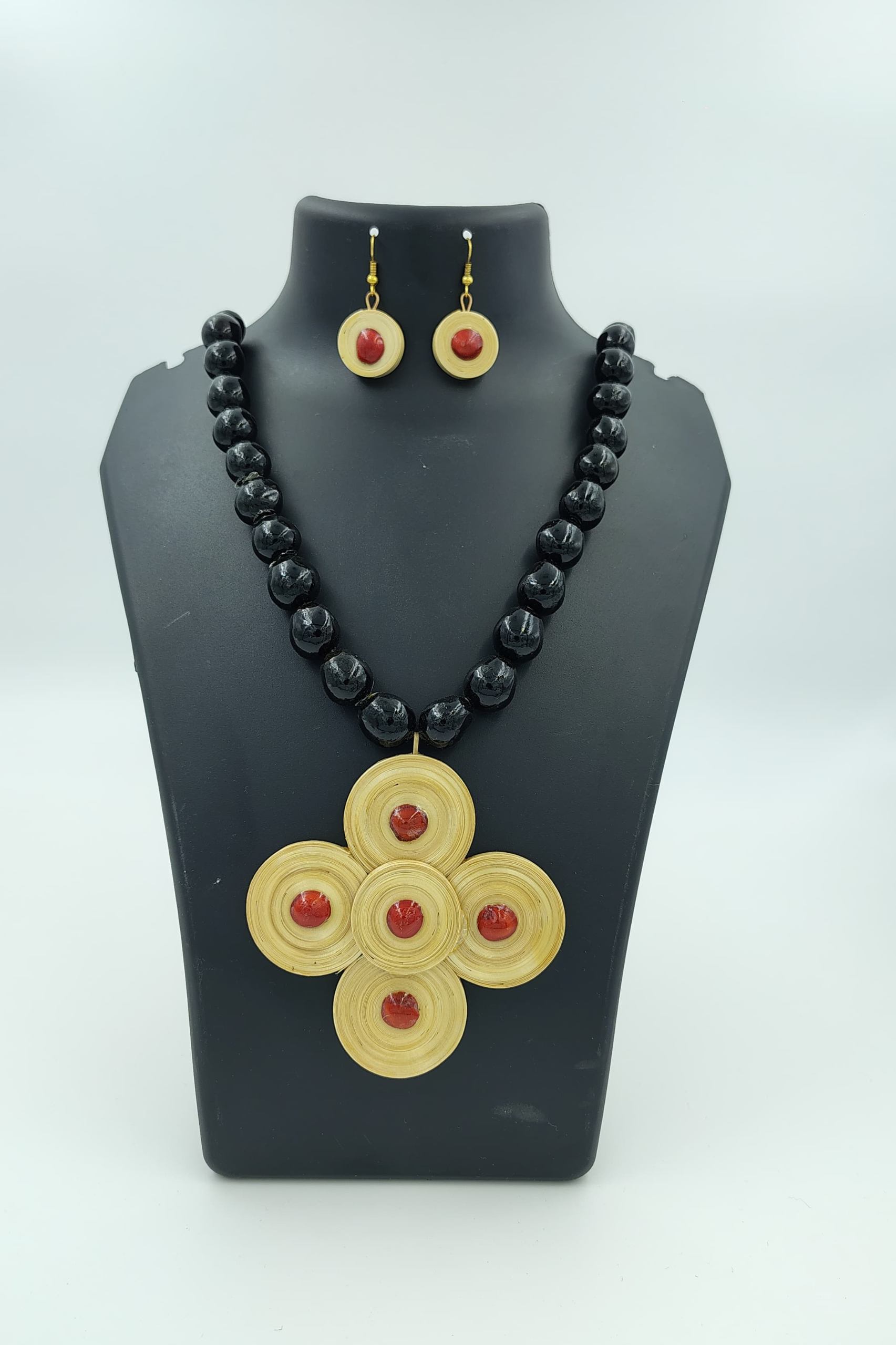 Earth Bloom Bamboo & Soapnut Necklace Set